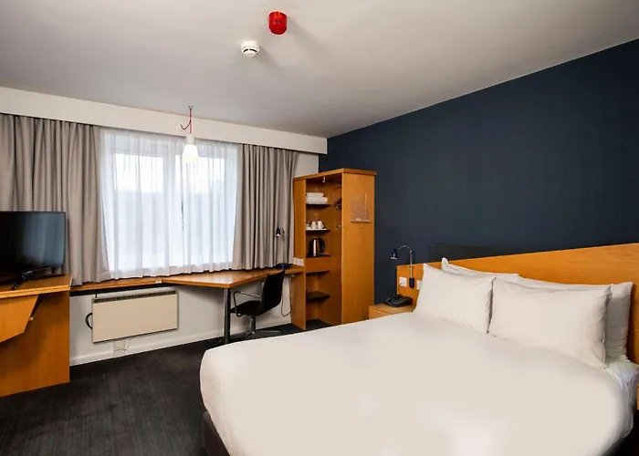 Holiday Inn Express Taunton East By Ihg